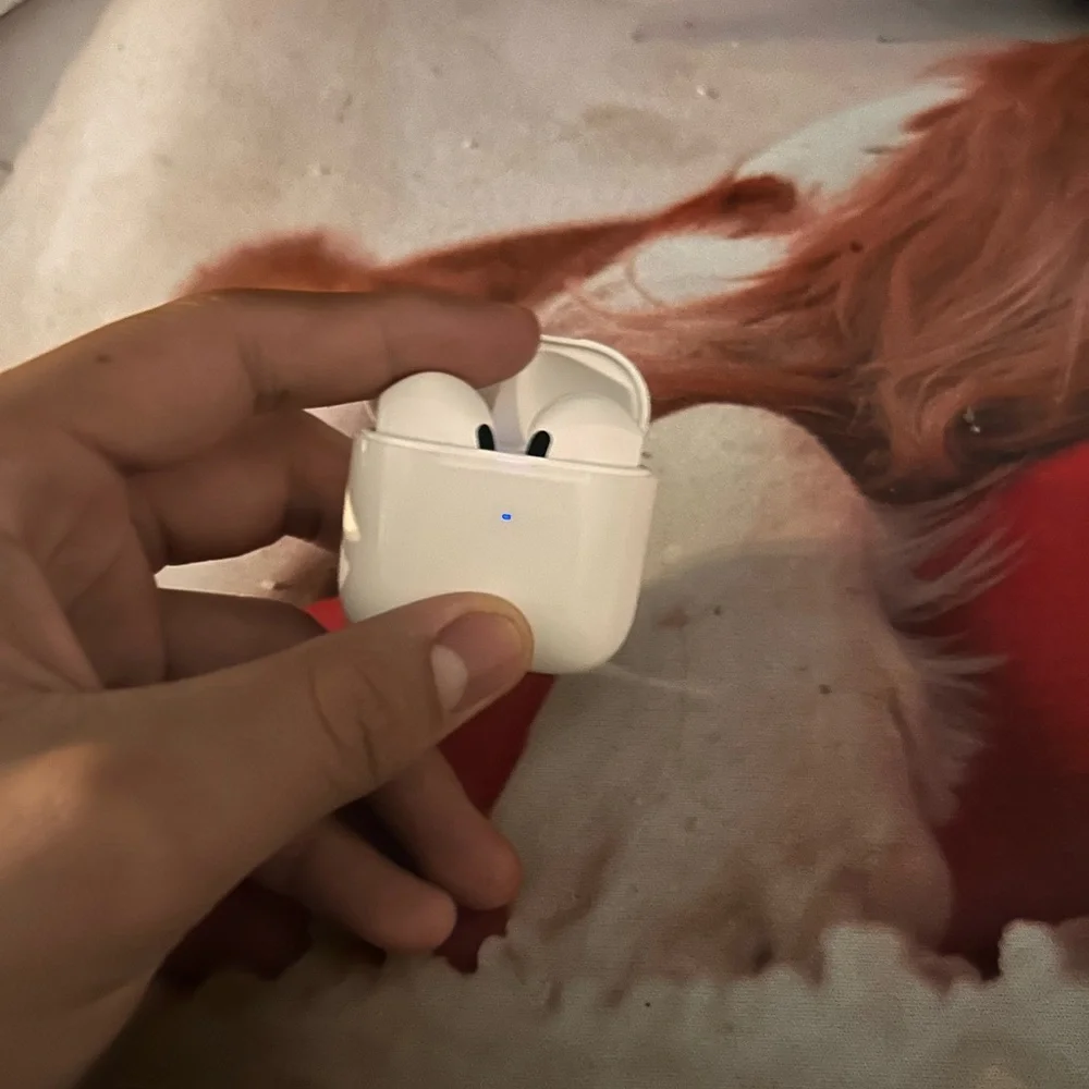 White wireless earbuds gen 4
